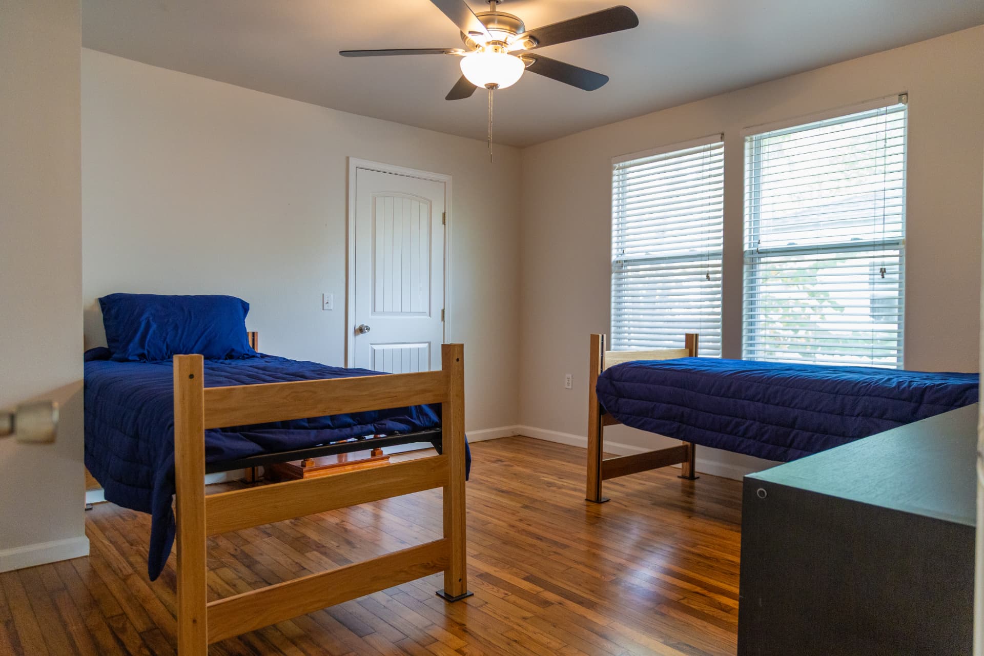 Bedroom with two twin beds and a ceiling fan